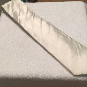 Van heusen white tie